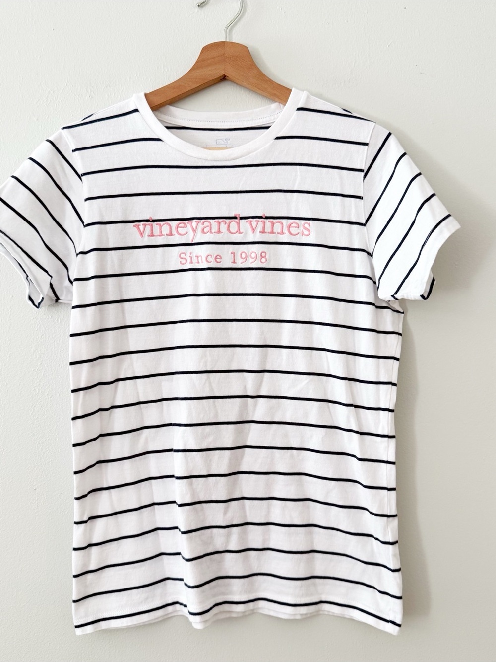 Vineyard Vines T-Shirt Women's Smsll  Striped Short Sleeve Embroidered Top.